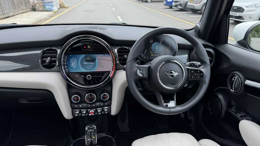 Mini Hatch 2.0 S Exclusive 2024 BK24UCX Black #3