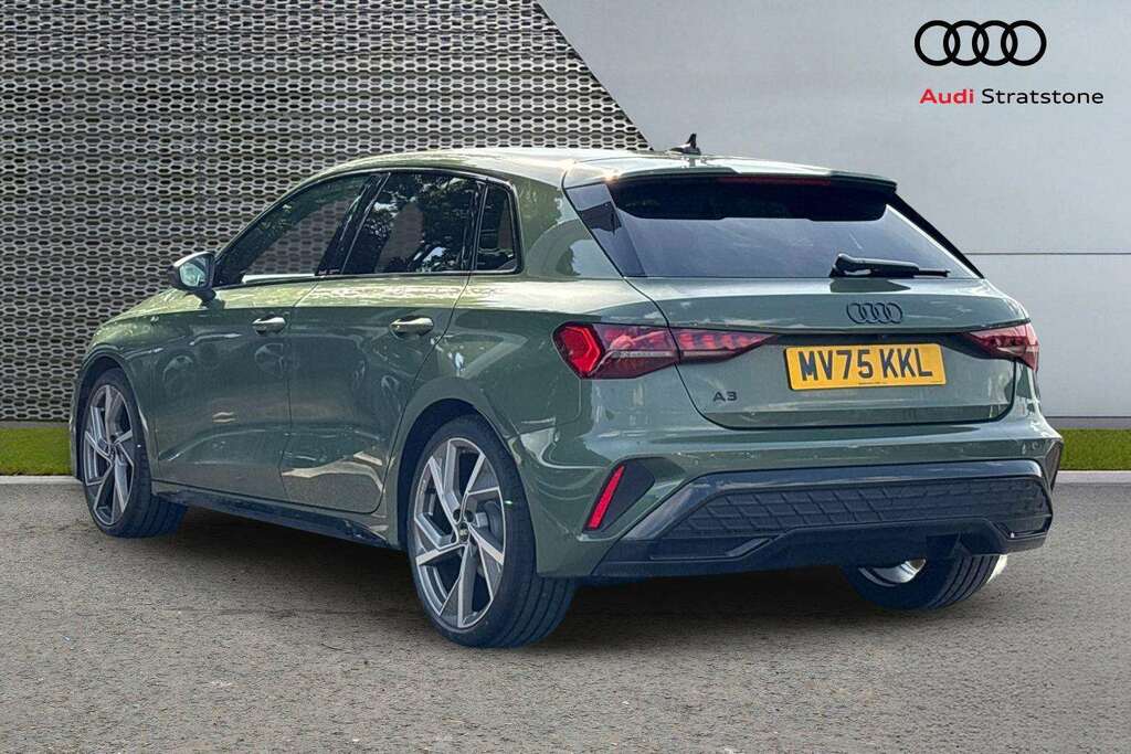 Audi A3 1.5 Tfsi 150 Black Edition S Tronic 2025 MV75KKL Green #3