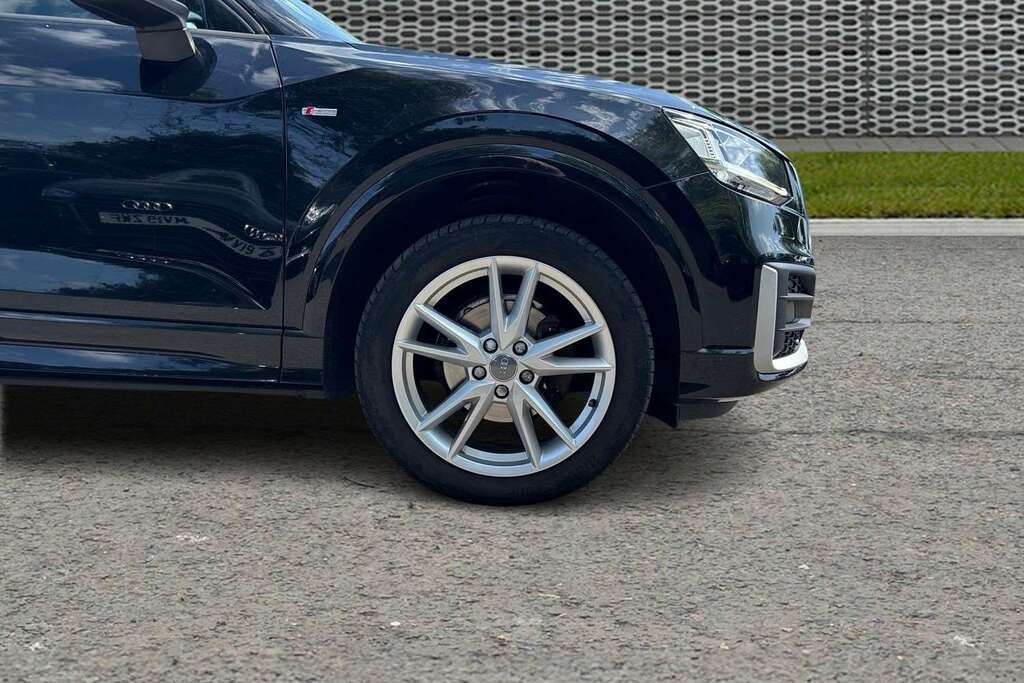 Audi Q2 35 Tfsi S Line S Tronic 2019 KJ19PJV Black #4