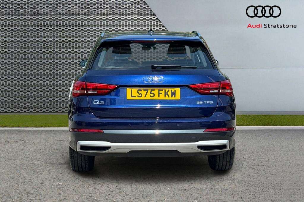 Audi Q3 35 Tfsi Sport S Tronic 2025 LS75FKW Black #6