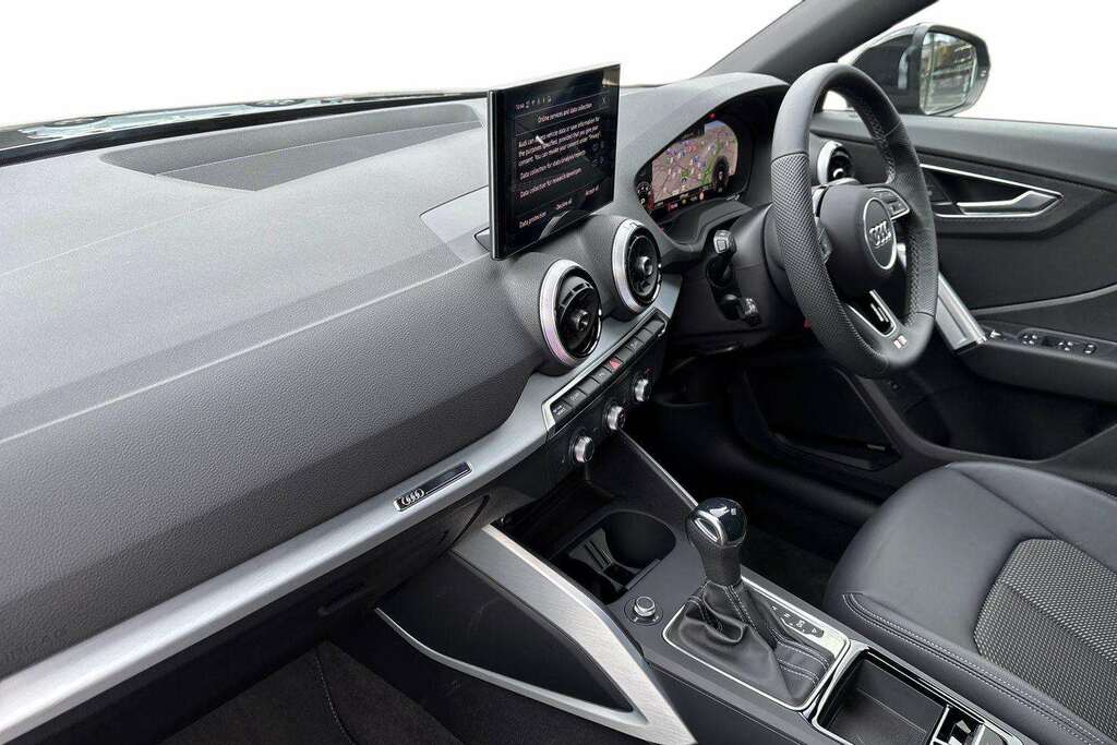 Audi Q2 35 Tfsi S Line S Tronic 2026 MV26LOF Black #2