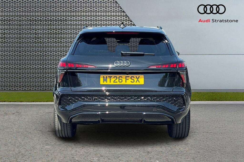 Audi Q3 1.5 Tfsi Edition 1 S Tronic 2026 MT26FSX Black #4
