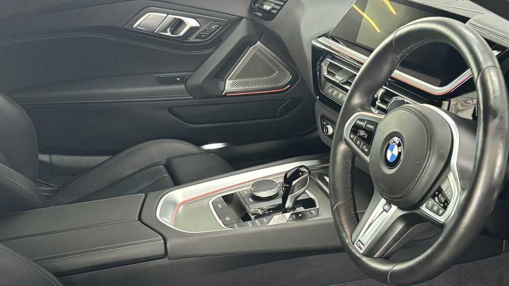 BMW Z4 Sdrive M40i 2024 YJ74HKE Grey #3