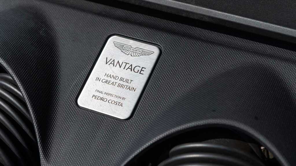 Aston Martin Vantage Vantage Rdstr 4.0 V8 Au Green #41
