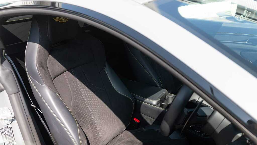 Aston Martin Vantage Vantage Rdstr 4.0 V8 Au Green #25