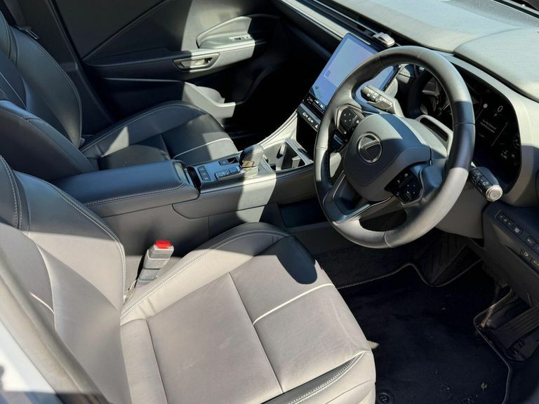 Lexus LBX 1.5 Vvt-ie Takumi E-cvt Euro 6 Ss BF24UZR #2