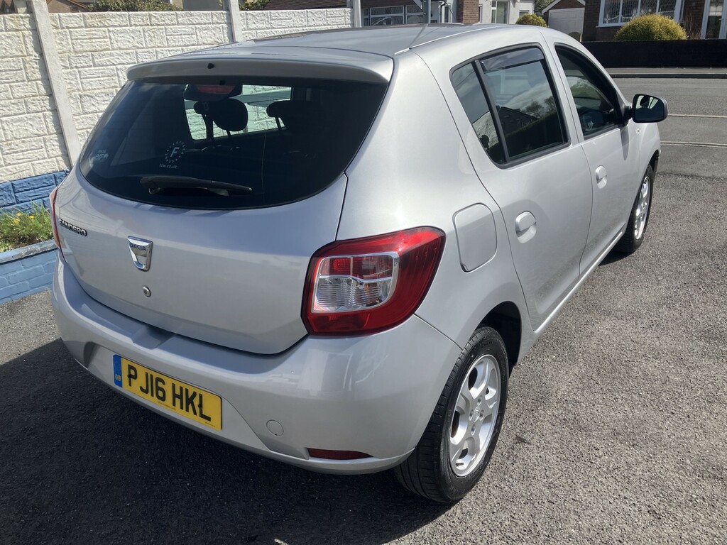 Dacia Sandero Hatchback 1.5 Laureate Dci 90 201616 Silver #2