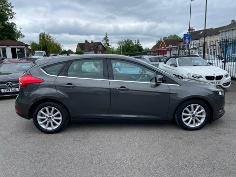 Ford Focus 1.0T Ecoboost Titanium GF17OMB Grey #2