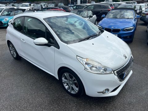 Peugeot 208 1.2 Vti Active White