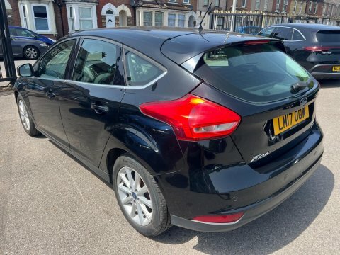 Ford Focus 1.0T Ecoboost Titanium LM17OOW Black #3