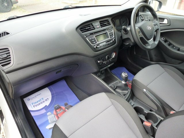 Hyundai I20 1.2 Se Hatchback EO18FNV White #3