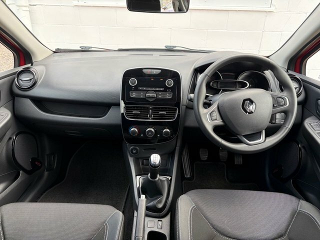 Renault Clio 0.9 Tce Play Hatchback EG18NPK Red #4