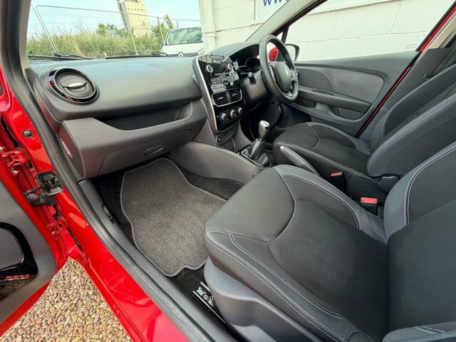 Renault Clio 0.9 Tce Play Hatchback EG18NPK Red #3