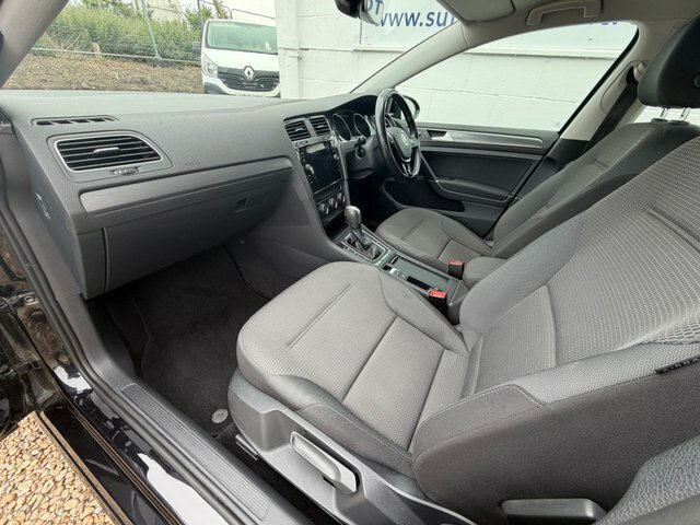 Volkswagen e-Golf 35.8Kwh E-golf Hatchback AF69YYH Black #3