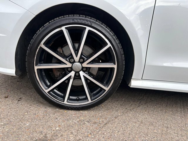 Audi A1 Tfsi Cod Black Edition GL17YWD White #4