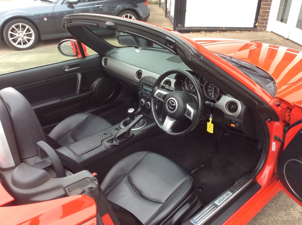 Mazda MX-5 2.0I Sport Tech Coupe VO61WRZ Red #5