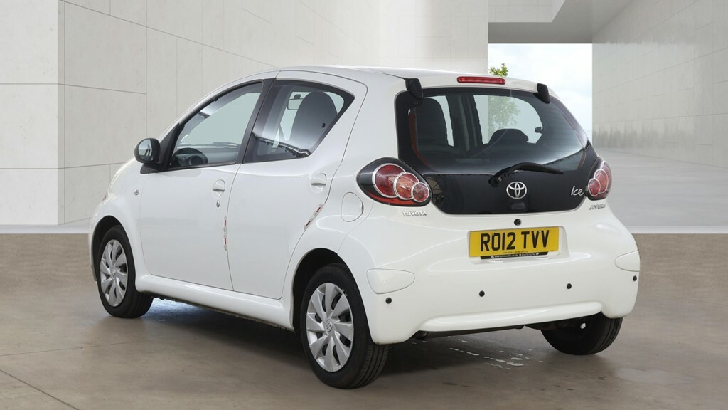Toyota Aygo Vvt-i Ice White #2