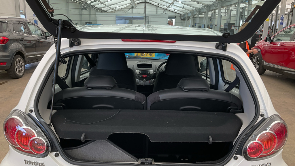 Toyota Aygo Vvt-i Ice White #6