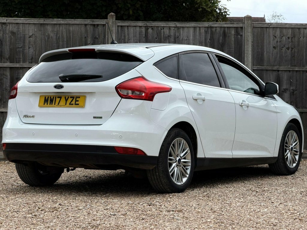 Ford Focus 1L Zetec Edition MW17YZE White #4