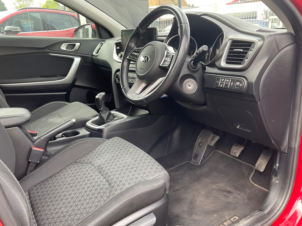 Kia Ceed 1.0 T Gdi Eco 2 Hatchback YE20TNV Red #2