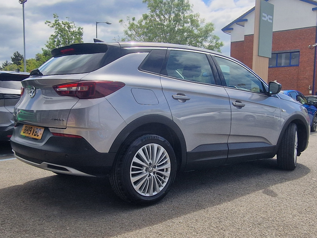 Vauxhall Grandland X 1.5 Turbo D Blueinjection Sport Nav Suv #2