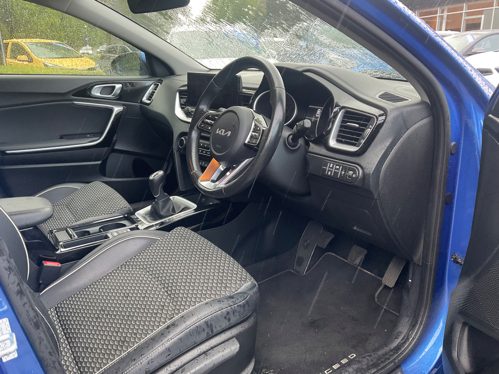 Kia Xceed 1.5 T Gdi 3 Suv FG72CJJ #3