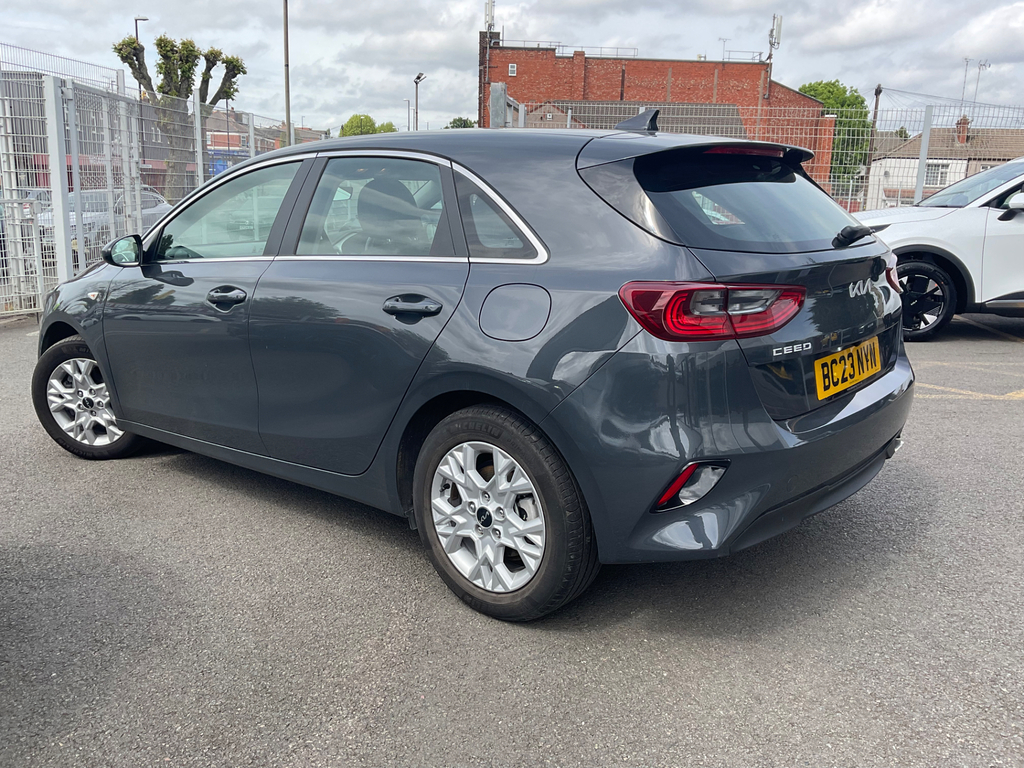 Kia Ceed 1.5 T Gdi 2 Hatchback BC23NYN #2