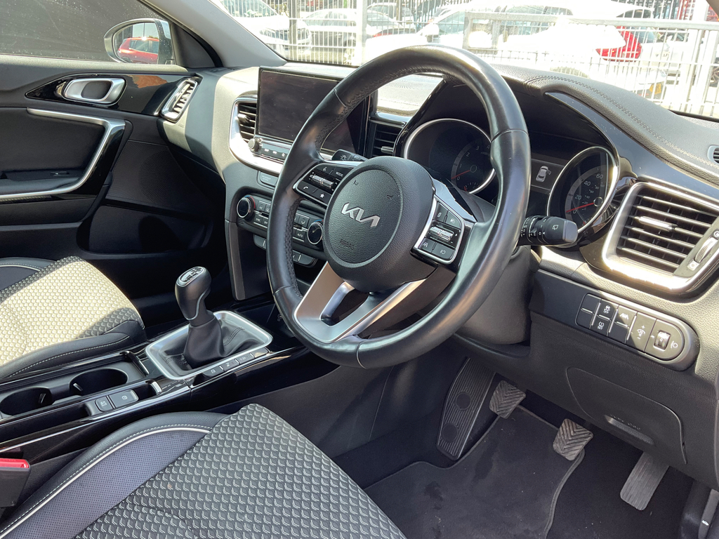 Kia Xceed 1.5 T Gdi 3 Suv LL23ZFH #2