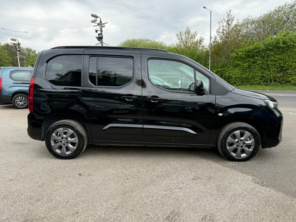 Vauxhall Combo-e Life Mpv NG25WZE Black #3