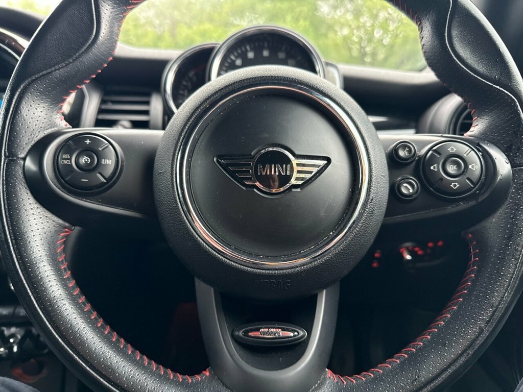 Mini Hatch 1.5L One YK68KDV Black #6