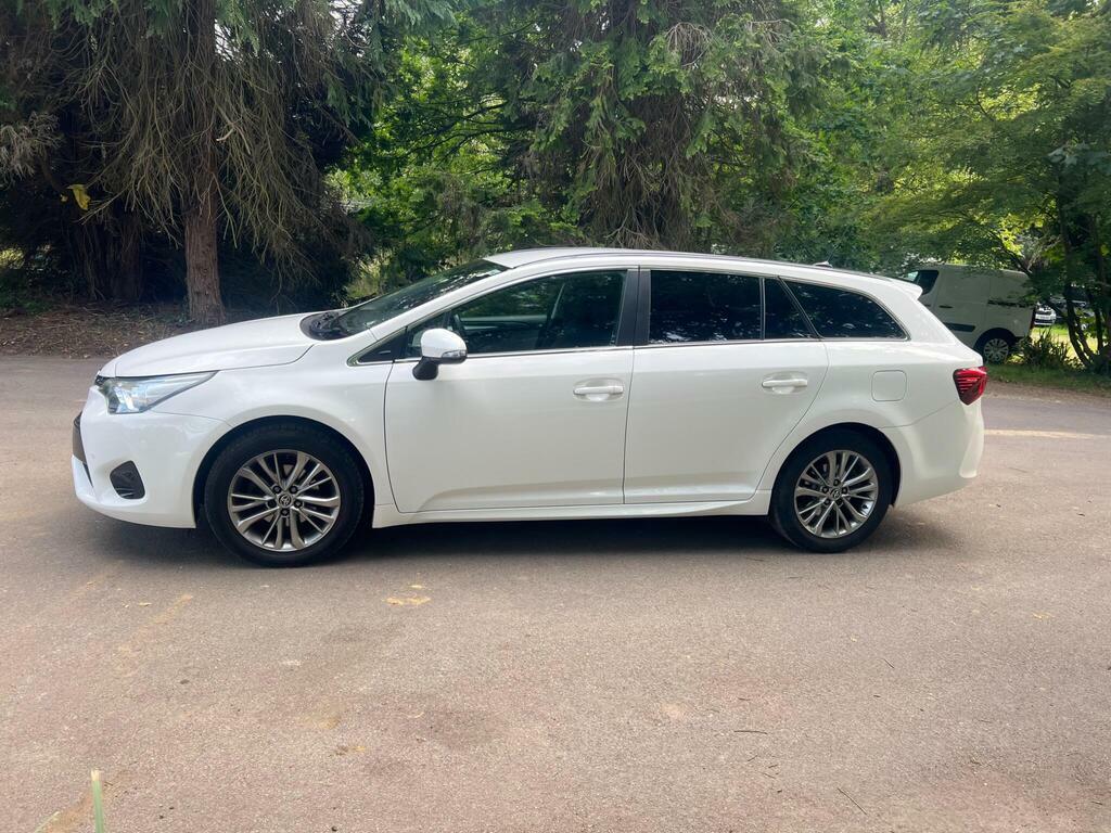 Toyota Avensis 1.8 V-matic Business Edition Touring Sports Cvt Eu White #4