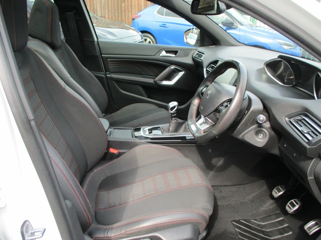 Peugeot 308 1.5 Bluehdi Gt Line Hatchback Eu FG68UVK White #2