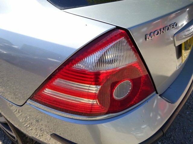 Ford Mondeo 1.8 LX Hatchback Silver #2