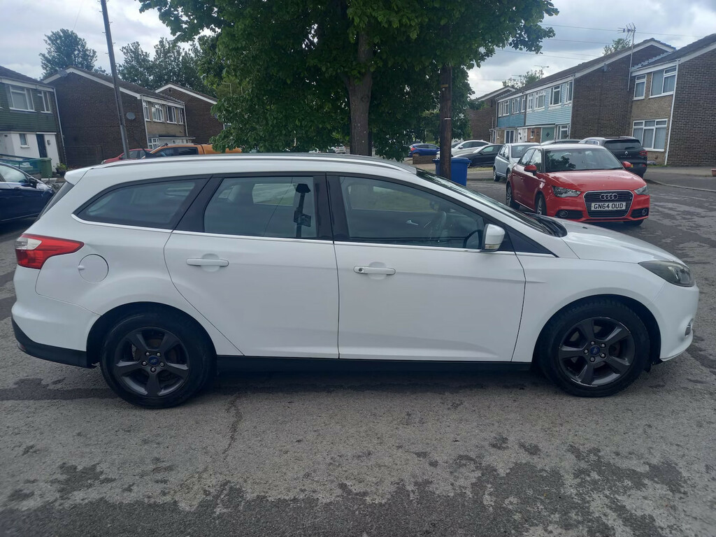 Ford Focus 1.6 Tdci Zetec Navigator Estate LG14GFZ White #2