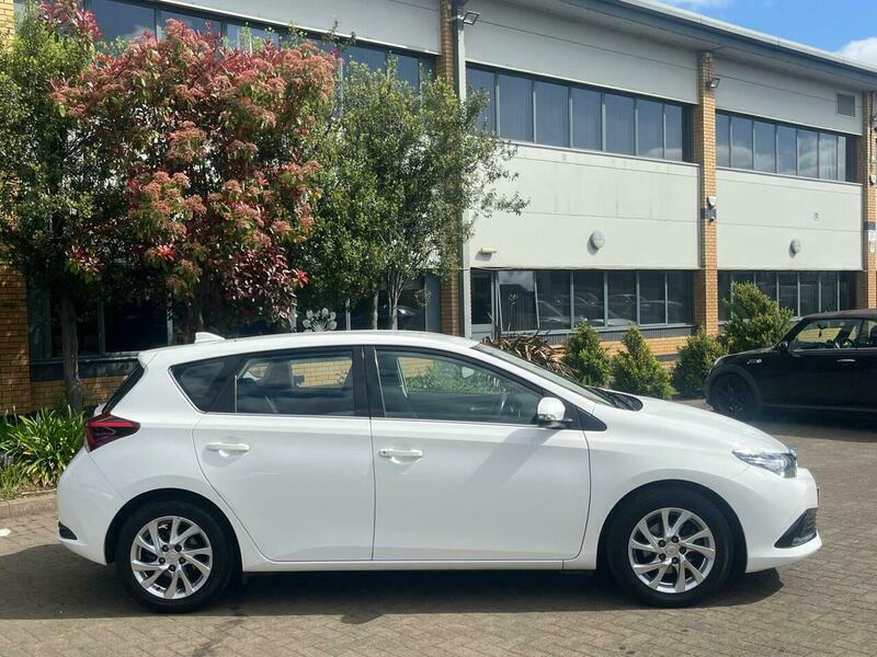 Toyota Auris 1.6 D-4d Business Edition White #4