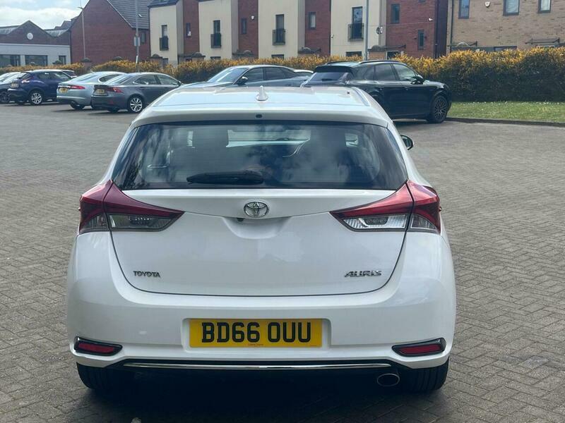 Toyota Auris 1.6 D-4d Business Edition White #5