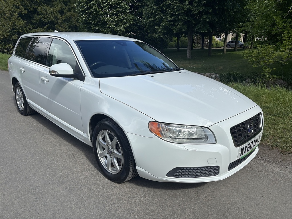 Volvo V70 Se U556562 White #2