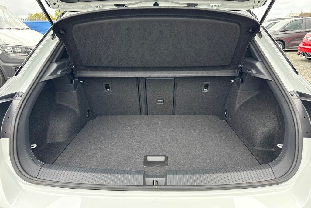 Volkswagen T-Roc 1.5 Tsi Black Edition Dsg Keyless, Rear View CY75DDU White #6