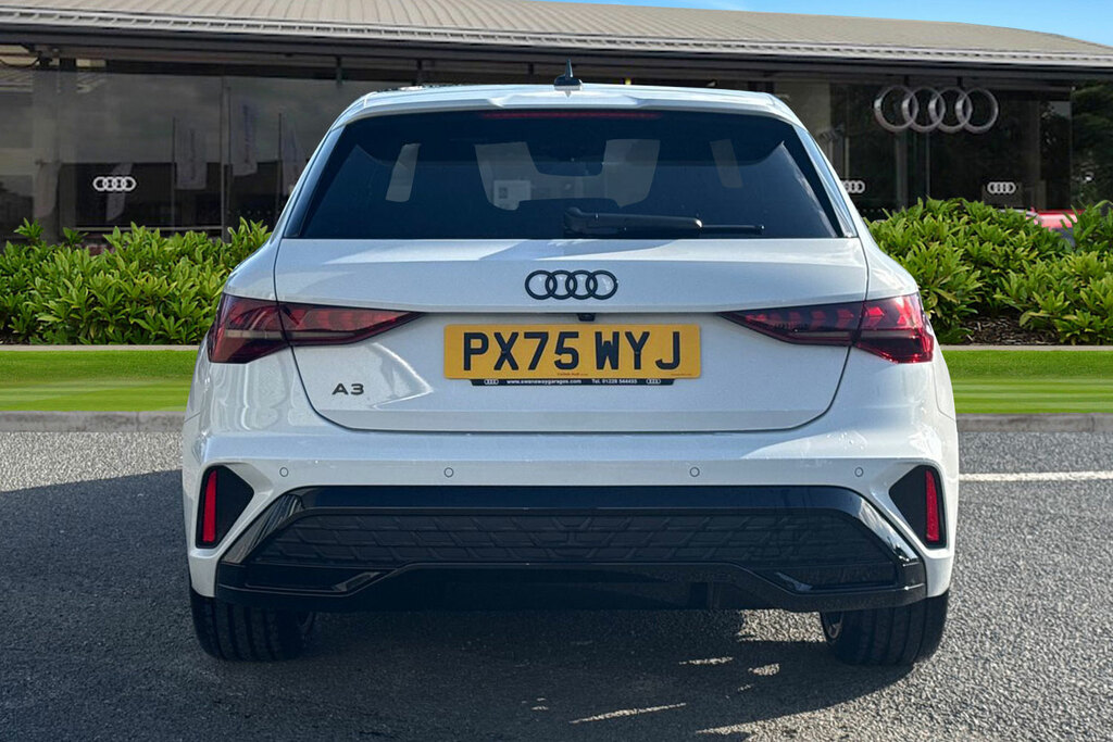 Audi A3 Black Edition Tdi 150 Ps S Tronic White #4