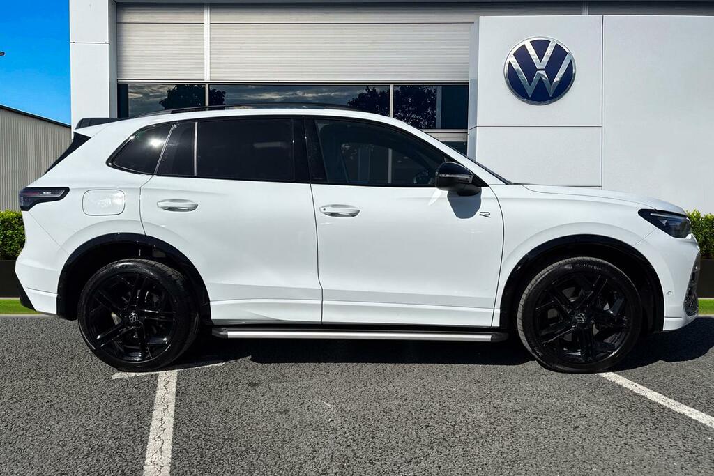 Volkswagen Tiguan 2.0 Tsi 265 4Motion Black Edition Dsg Folding DA25UGR White #3