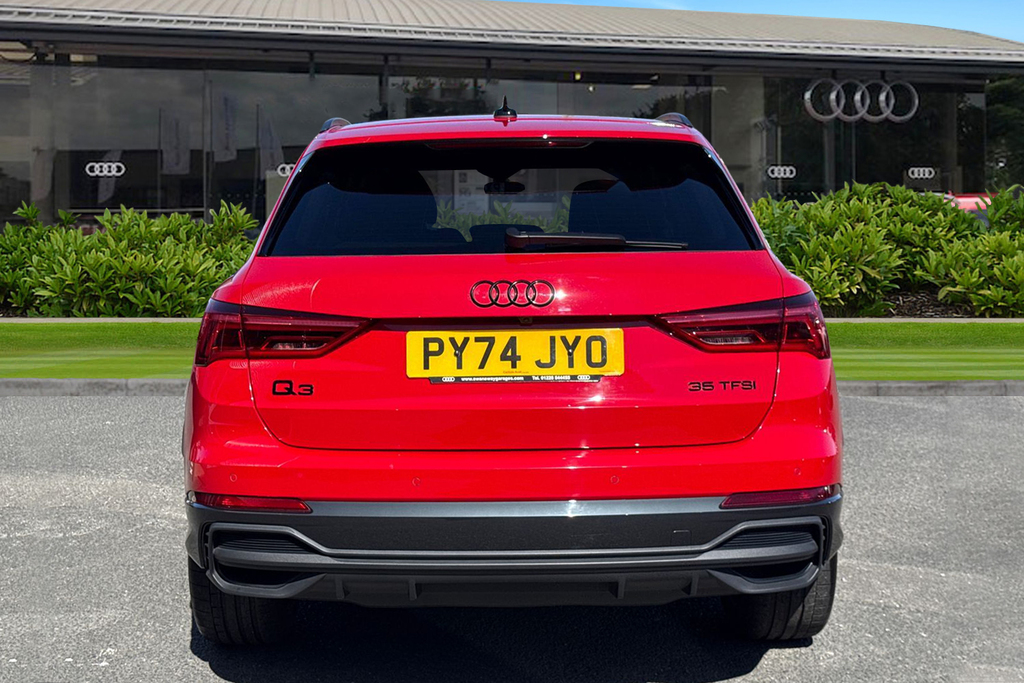 Audi Q3 Black Edition 35 Tfsi 150 Ps S Tronic PY74JYO Red #4