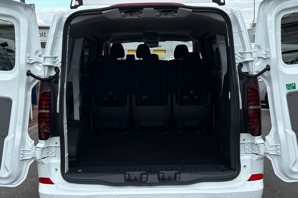 Volkswagen Transporter 2.0 Tdi 170 Commerce Pro Kombi Van KR26GRX White #6