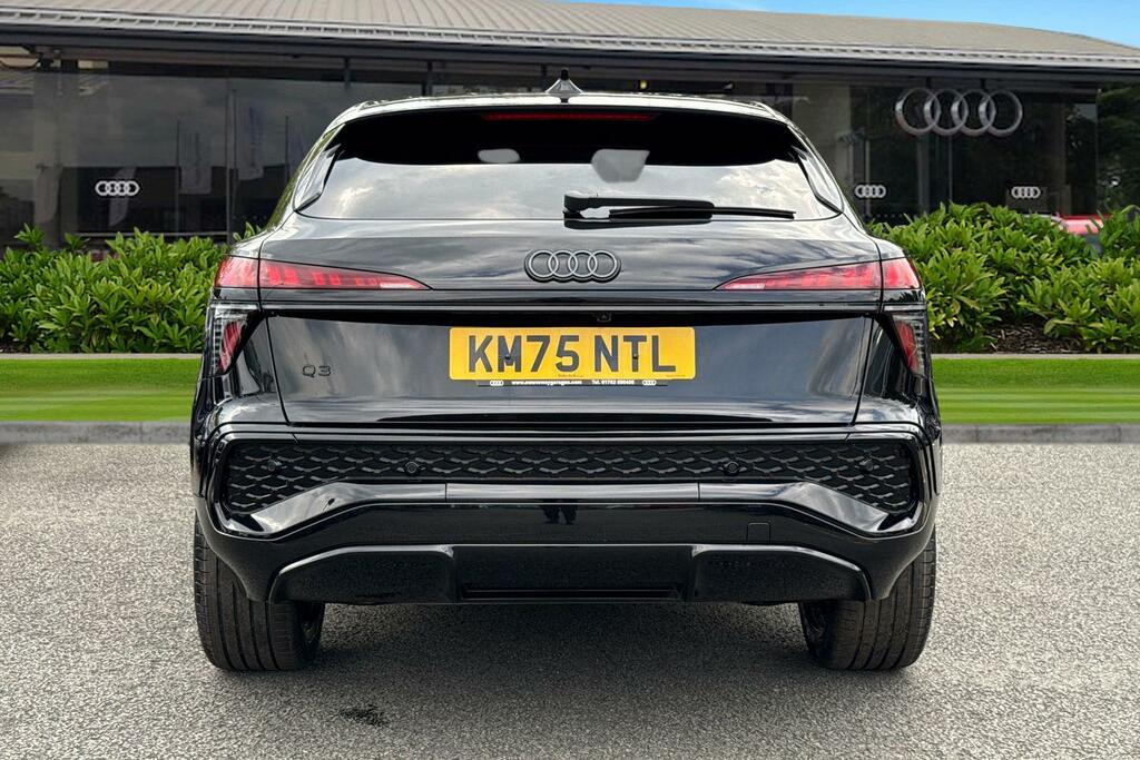 Audi Q3 Launch Edition E-hybrid 272 Ps S Tronic Black #4
