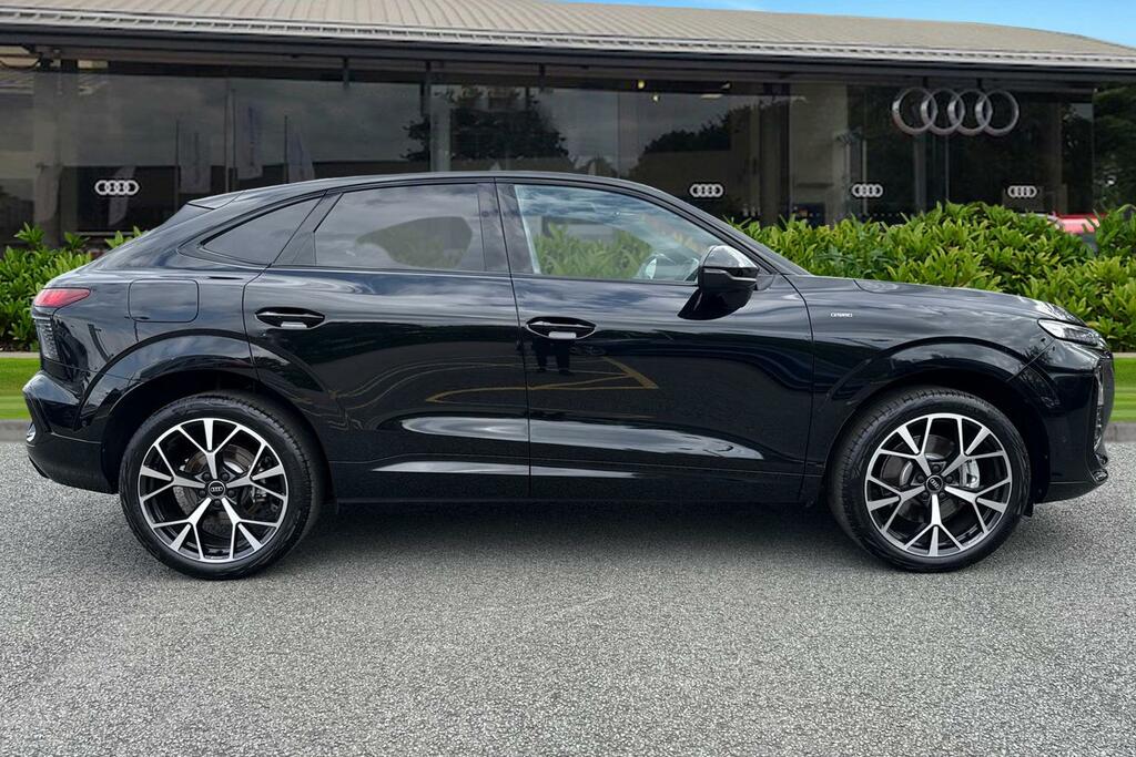 Audi Q3 Launch Edition E-hybrid 272 Ps S Tronic Black #3