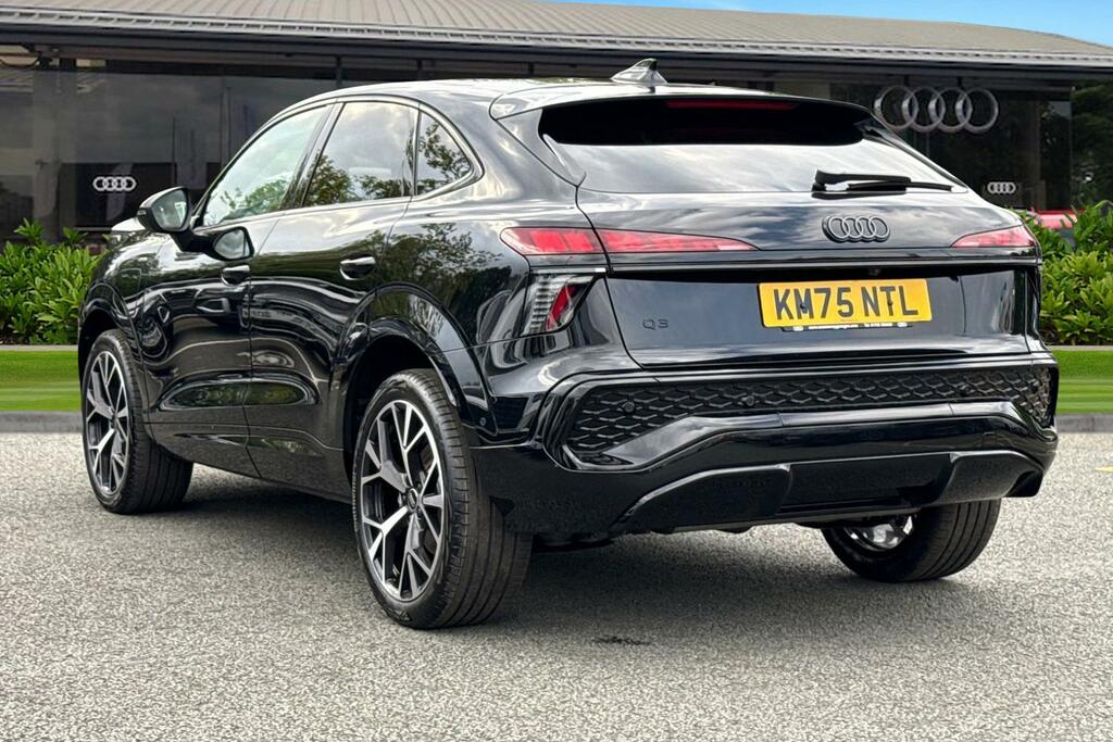Audi Q3 Launch Edition E-hybrid 272 Ps S Tronic Black #2