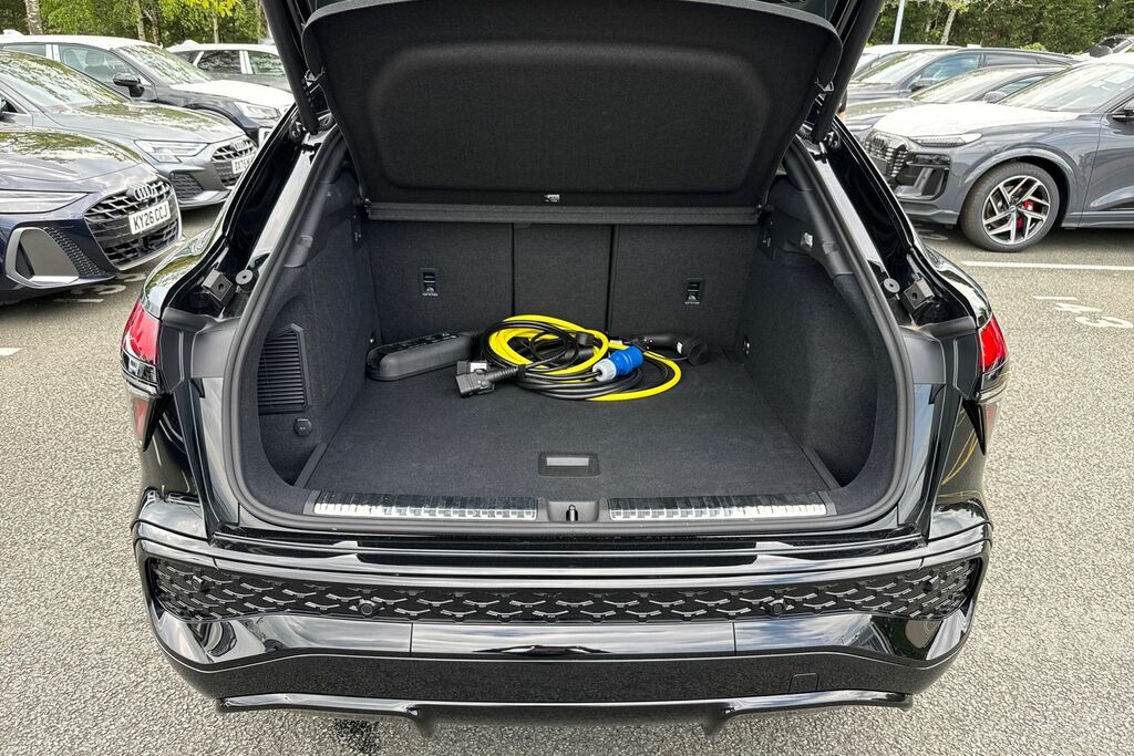 Audi Q3 Launch Edition E-hybrid 272 Ps S Tronic Black #6