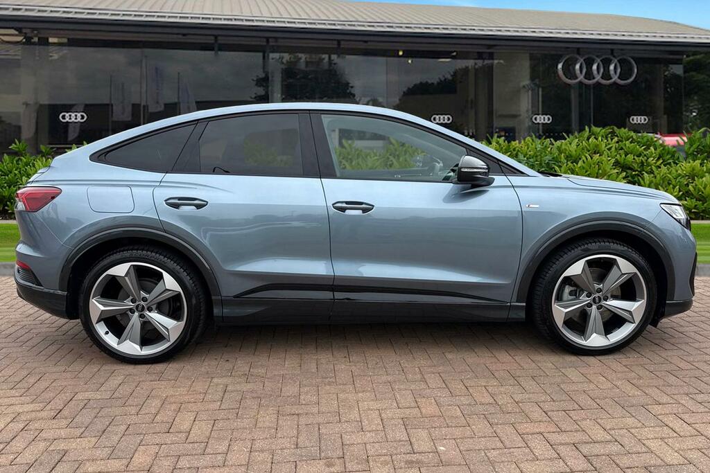 Audi Q4 E Tron Q4 Sportback Black Edition 45 E-tron Quattro 210,0 KP75XFG Blue #3