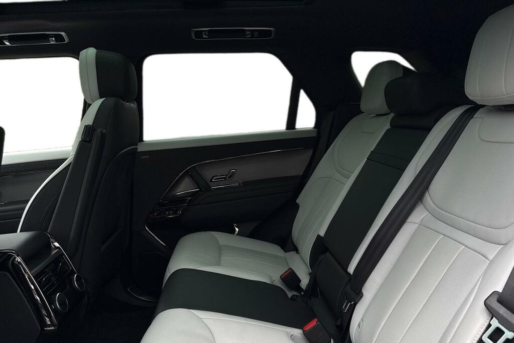 Land Rover Range Rover Sport 3.0 D300 Dynamic Se KT74YUW Black #4