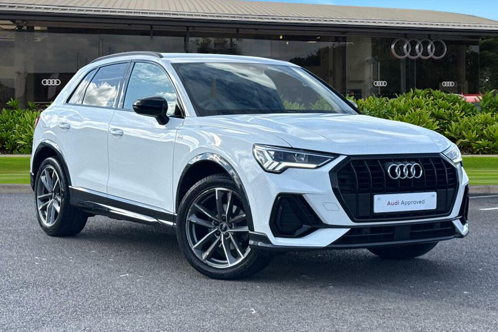 Audi Q3 Black Edition 35 Tfsi 150 Ps 6-Speed White