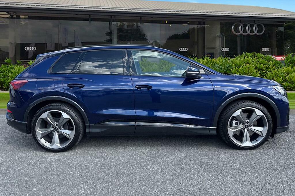 Audi Q4 E Tron Q4 Black Edition 45 E-tron 210,00 Kw PK26HZB Blue #3